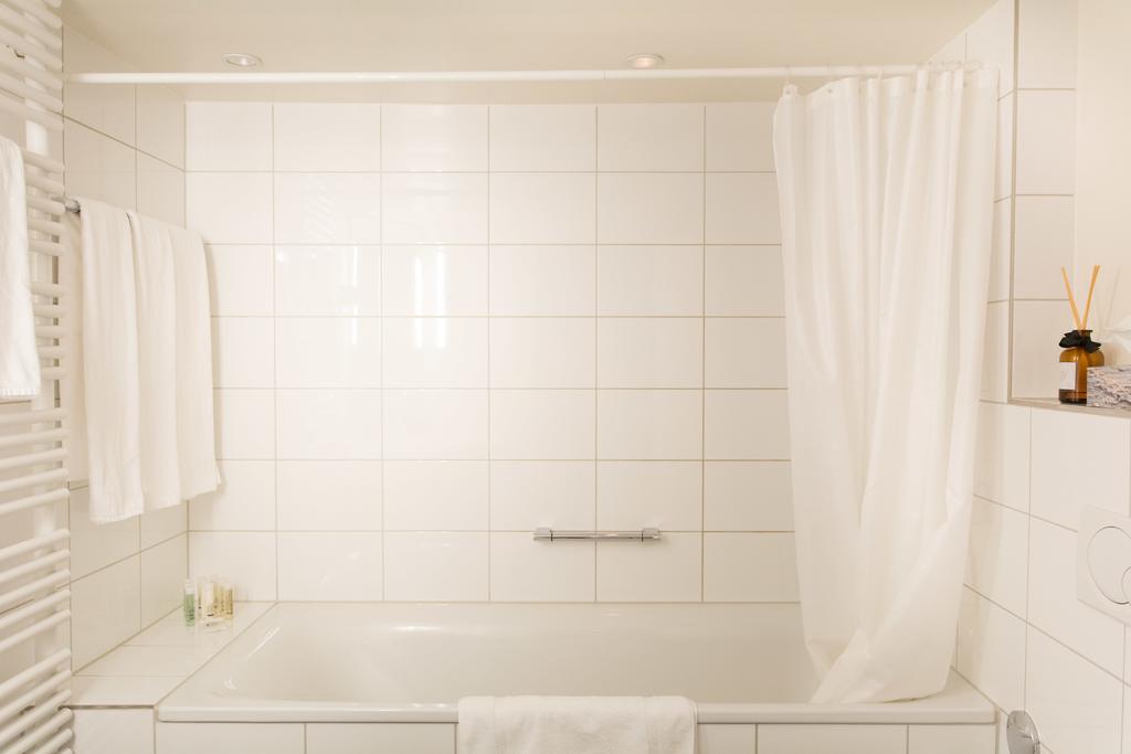 Lake Side Location Bellevue Цюрих Екстериор снимка